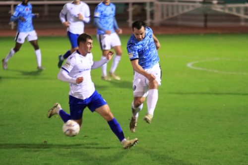 IMG 2790-Matt-Briggs-clears-from-Billy-Leonard