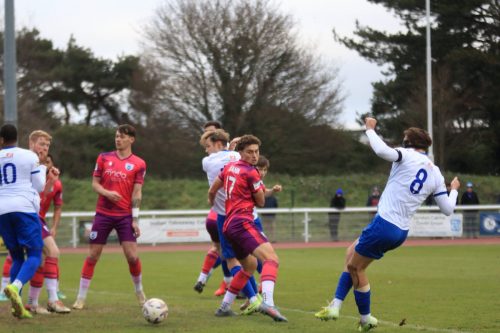 IMG 3416-Enfields-Sam-Youngs-scuffs-a-shot-which-is-comfortably-saved