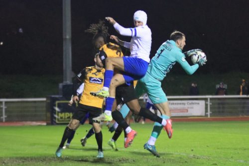 IMG 3286-Maidstones-Nathan-Harness-collects-under-pressure-from-Sam-Youngs