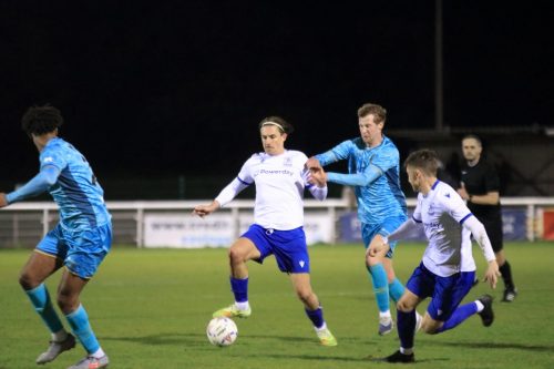 IMG 5019-Enfields-Sam-Youngs-drives-forward-with-Ryan-Hanson-in-pursuit