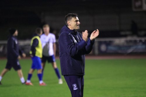 IMG 2309-Gavin-Macpherson-applauds-the-crowd