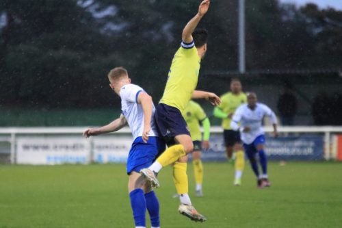 IMG 3153-Ollie-Robinson-R-heads-clear-from-Cian-Dillon