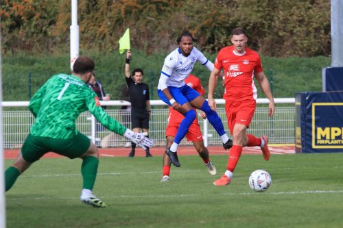 IMG 1846-Lamar-Reynolds-shoots-but-is-flagged-offside