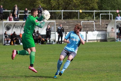 Cray-keeper-Darren-Behcet-beats-Jamie-Richards-to-a-long-ball