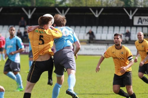 Enfields-Jamie-Richards-blue-challenges-Max-Fitzgerald-5