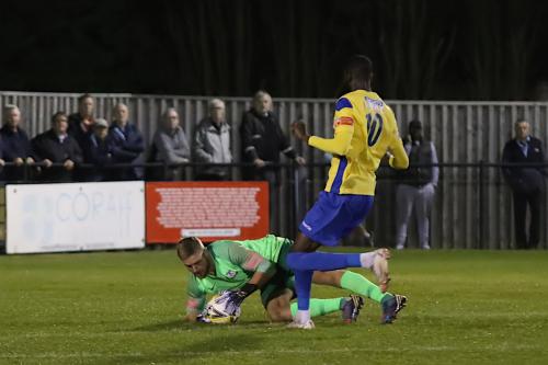 Hadleys-Luke-Ward-grabs-the-ball-before-the-incoming-Mo-Faal