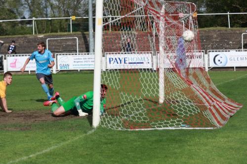 Ryan-Doyles-goal-wins-the-game-and-secures-Ryman-Premier-football-for-Enfield-for-next-season